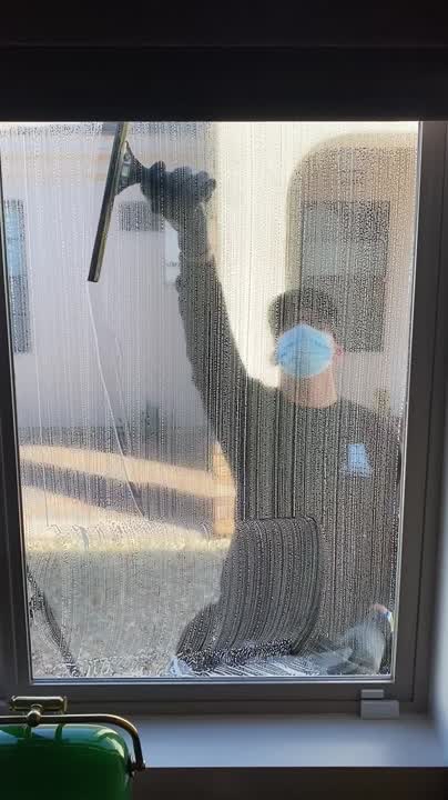 Commercial window cleaning